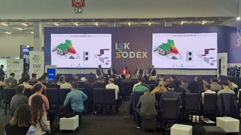 Büyütmek için resme tıklayın İSKİD, ISK-SODEX'te Isı Pompası Sistemleri ve İç Hava Kalitesi'ni anlattı