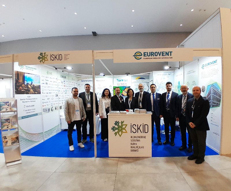 Büyütmek için resme tıklayın İSKİD Standı önünde sektörümüzün önde gelenleri birarada.